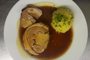 Spanferkel mit Knödel