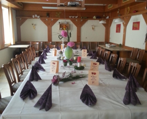 Festlich gedeckte Tafel